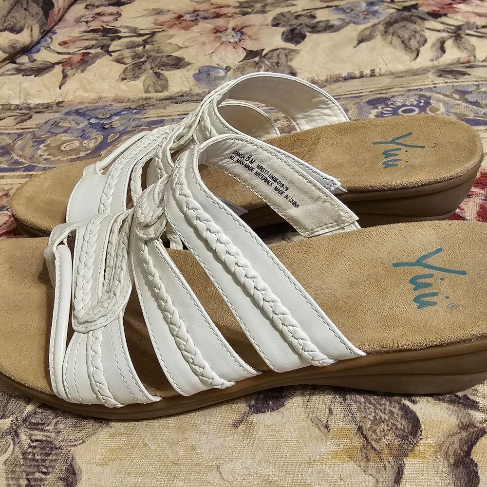 Yuu Dansa Wedge Sandals Women's Size 8M White Slip On